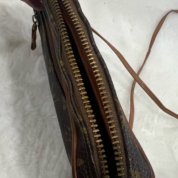 Louis Vuitton crossbody bag - Picture 5 of 5